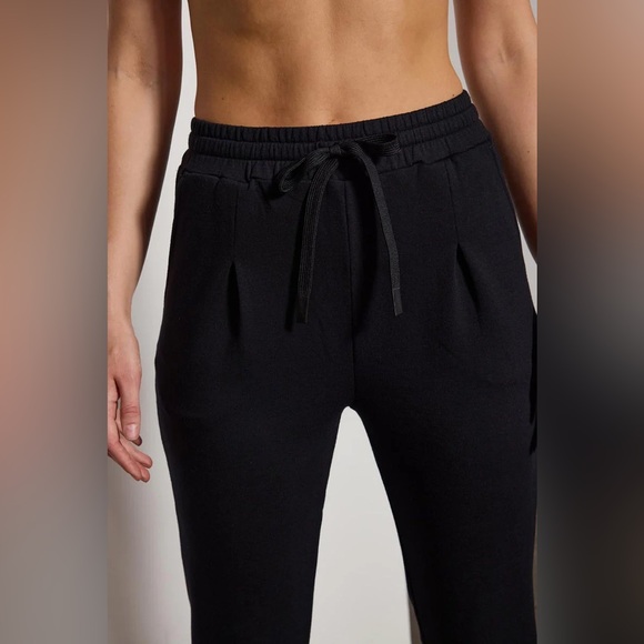 MPG Serene High Waisted Pleated Jogger X-Small - Picture 6 of 14